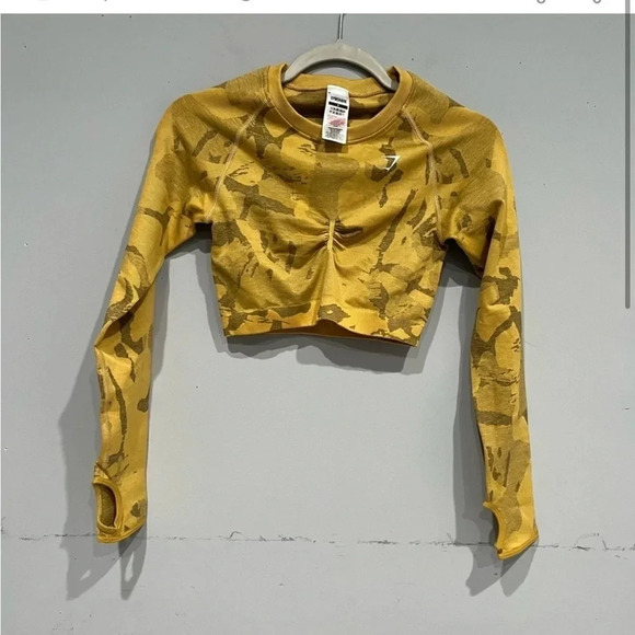 New GYMSHARK ADAPT CAMO YELLOW crop top (matching leggings in closet) - Picture 4 of 4
